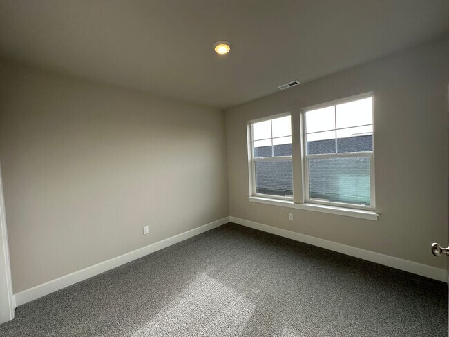 Building Photo - Brand New 3 Bedroom / 2.5 Bathroom Home in NW Redmond OR