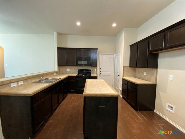 Building Photo - 506 Creekside Cir