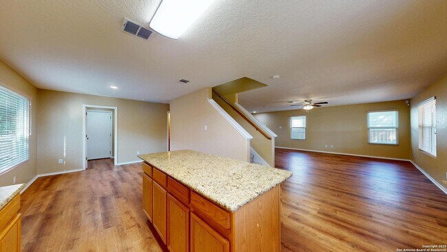 Building Photo - 117 Foxglove Pass
