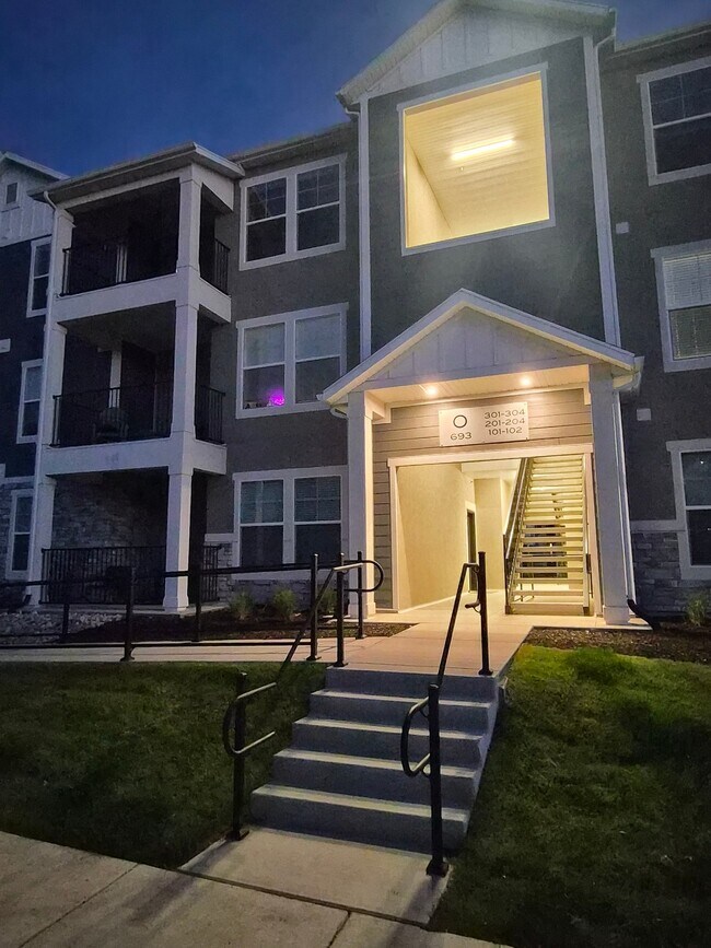 Building Photo - 693 S 4500 S
