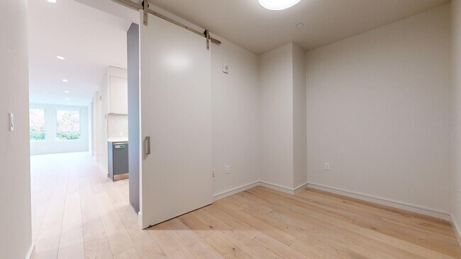 Building Photo - 606 Capp St