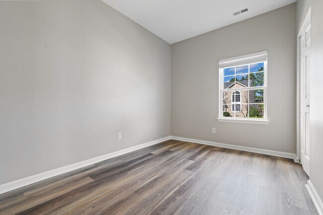Building Photo - Renovated Split-Level Home in Hope Valley Farms
