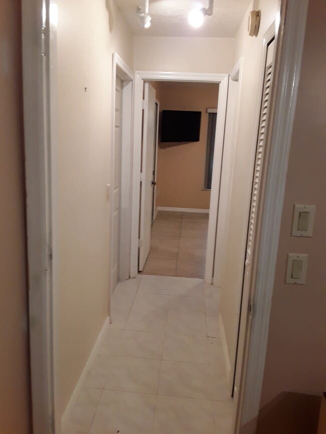 Primary Photo - 118 SW Fairway Ave