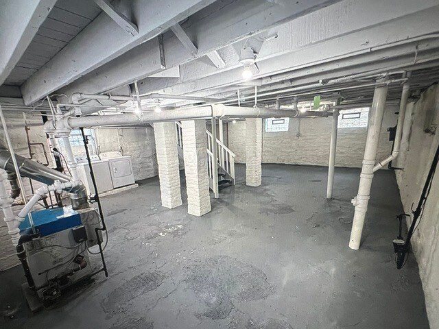 Building Photo - 12988 Clifton Blvd