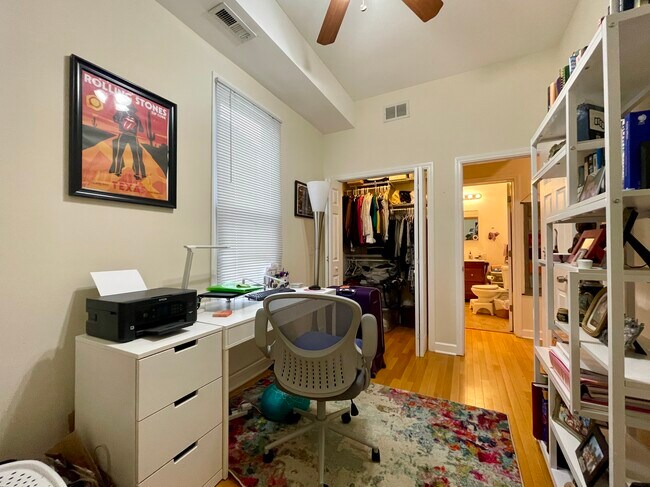 Building Photo - 2620 W Armitage Ave