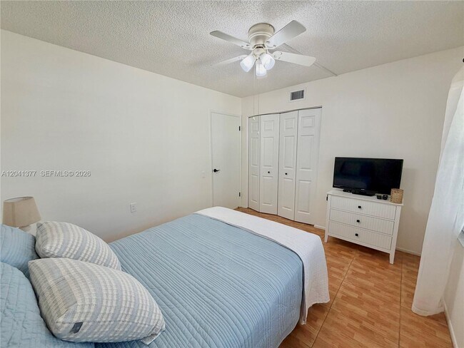 Building Photo - 1203 Bahama Bend