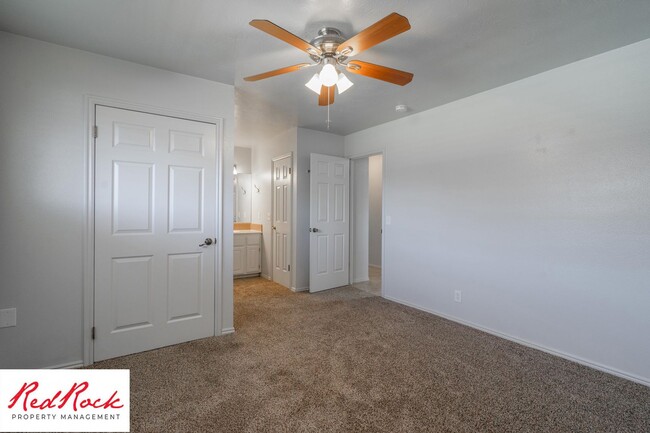 Building Photo - Upgraded 3 Bedroom Home in Bloomington Hills