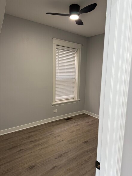 Building Photo - 7123 S Cornell Ave