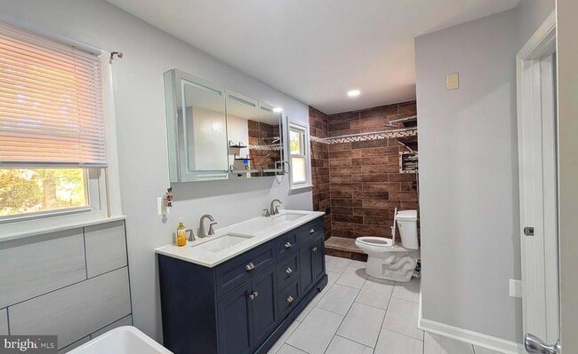 Building Photo - 922 Petinot Pl