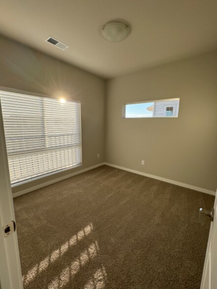 Building Photo - 1350 Howling Moon Wy