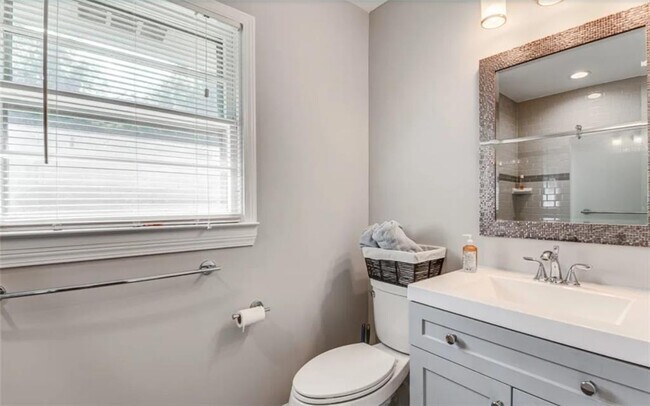 Building Photo - 3305 Flowers Dr