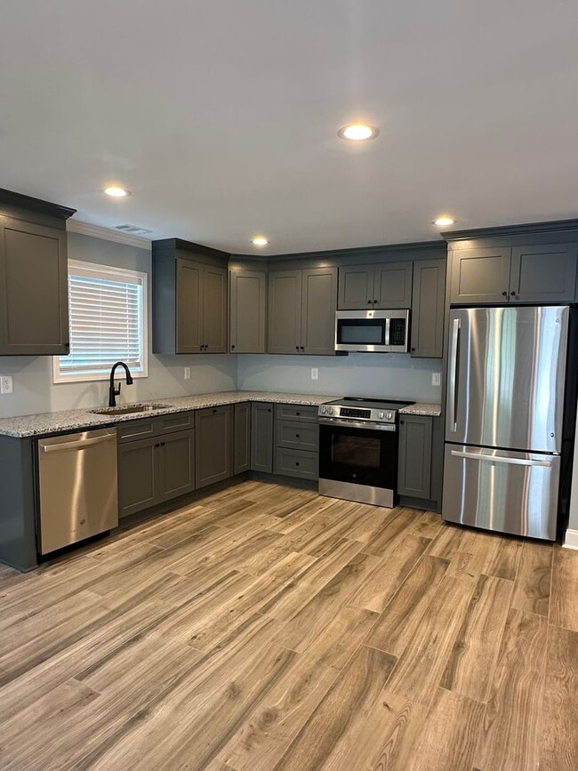 Building Photo - New 3 Bedroom Home in 30506!