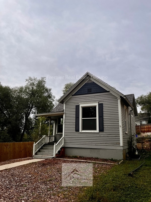 Building Photo - 2427 W Platte Ave