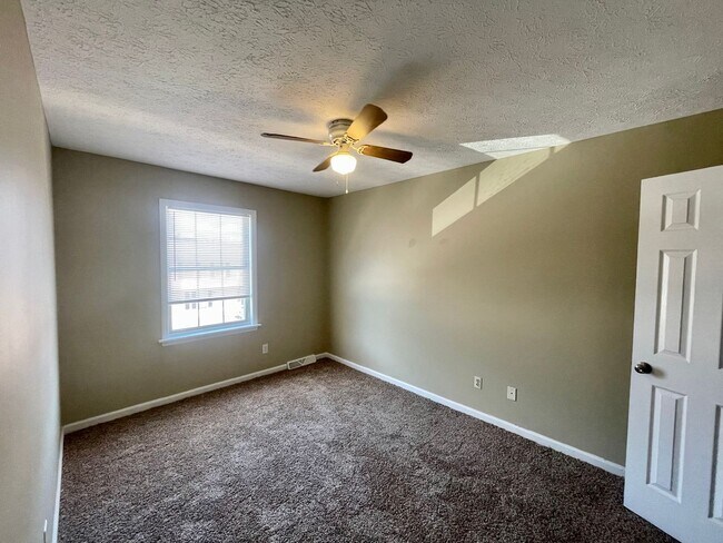 Building Photo - 1450 Ashbourne Dr