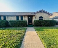Building Photo - Perfectly Placed Duplex