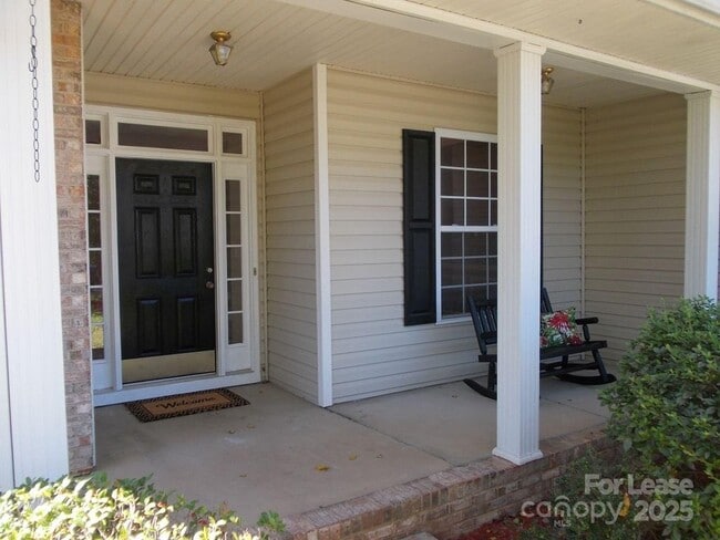 Building Photo - 14616 Eastgrove Dr