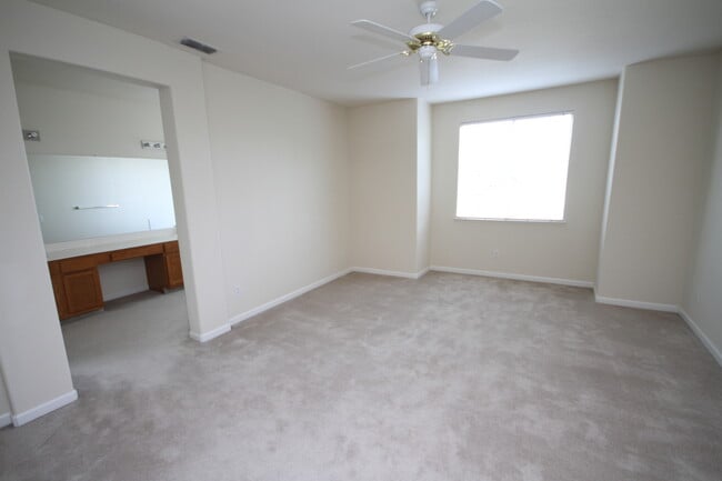 Building Photo - Located in Stonelake, 4 Bed, 2.5 Bath Elk ...