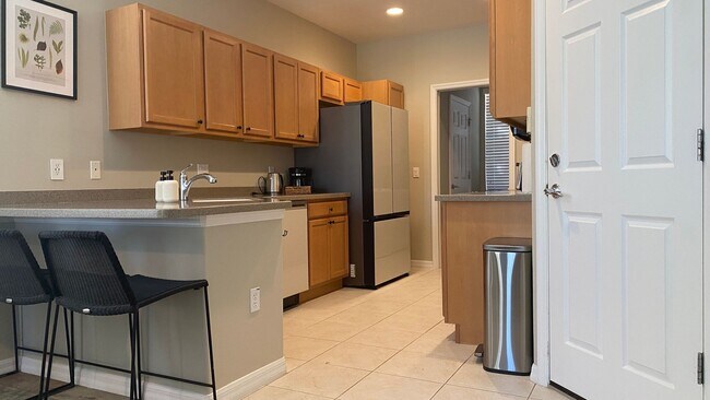 Building Photo - Prime Sarasota Seasonal Rental — Lakeside Mediterranean Gem