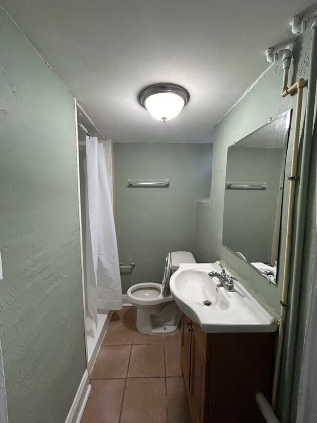 Building Photo - Baltimore - 3 Bedrooms, 2 Bathrooms Available!