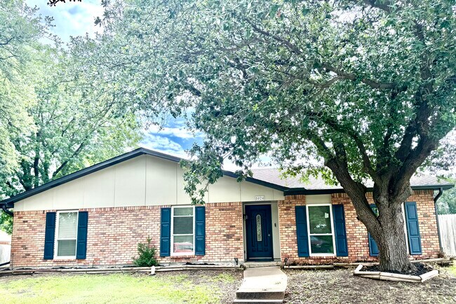 Building Photo - 5024 Middleton Cir