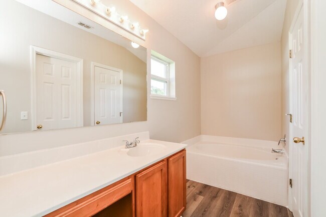 Building Photo - 242 Pine Shadow Ln