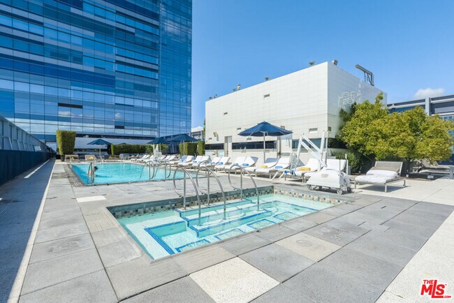 Building Photo - 900 W Olympic Blvd