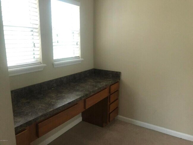 Building Photo - 753 Briar View Dr