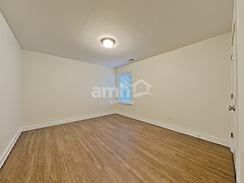 Building Photo - 119 Everett Park Dr