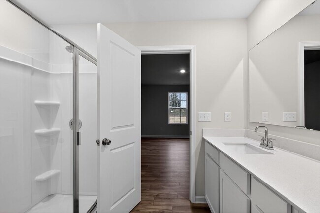 Building Photo - Spacious 5BR House in Statesville