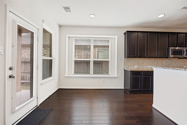 Building Photo - 16726 Sycamore Bend Dr