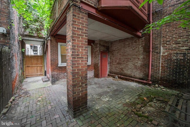 Building Photo - 1928 Spruce St