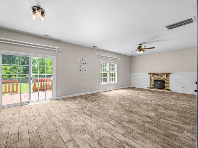 Building Photo - 156 Old Beechtree Ln
