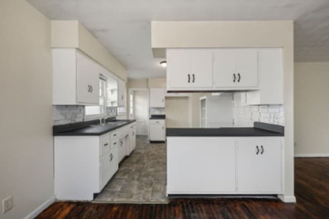 Building Photo - 4 Bed 13 Minutes From Downtown!