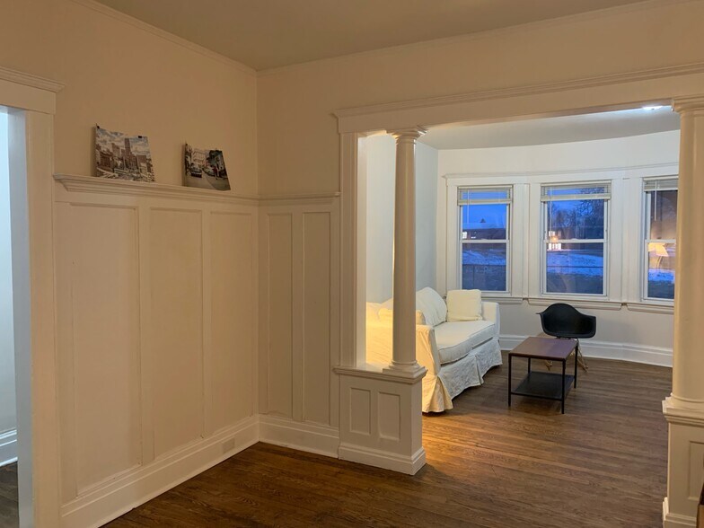 Building Photo - 2404 Baldwin St