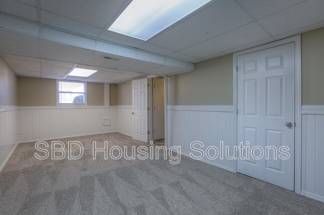 Building Photo - 1129 NE Bryco Dr