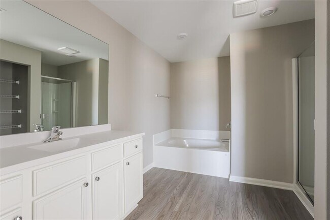 Building Photo - 25229 Dickens Dr