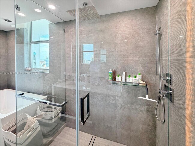 Building Photo - 31 SE 5th St