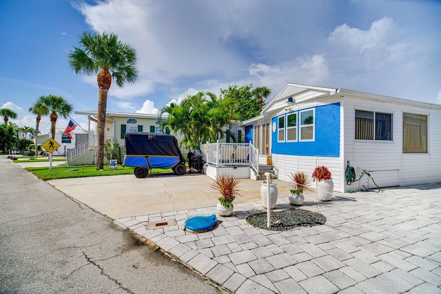 Building Photo - 1161 Nettles Blvd
