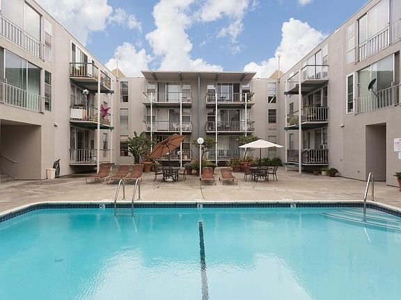 Building Photo - 811 York St