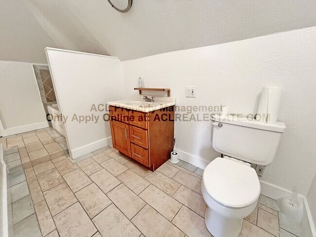 Building Photo - North Oakland Beauty – Modern Comfort Meet...