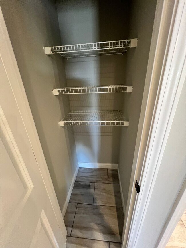 Building Photo - Spectacular newly remodeled home, next to the Square, Franklin, Ky