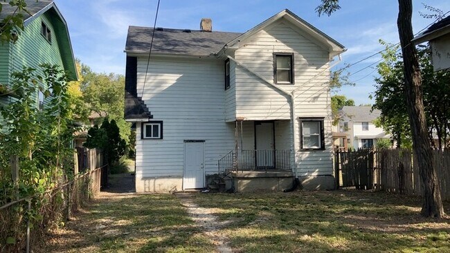 Building Photo - 338 Kenwood Ave