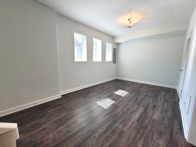 Building Photo - 1257 Gateway Ct