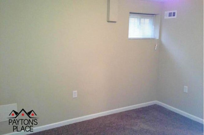 Building Photo - Spacious Single Family home with Huge Back...