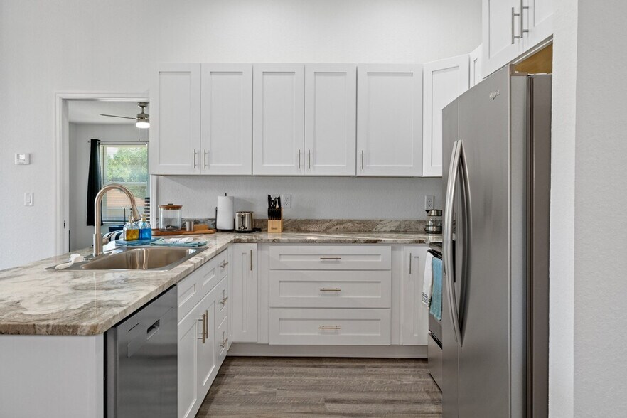 Building Photo - 4800 S Polderland Way