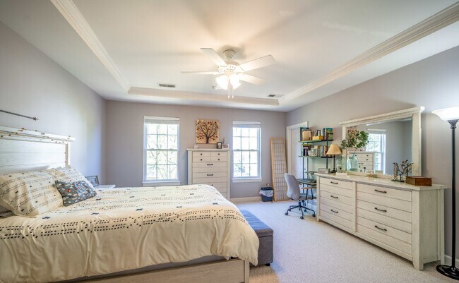 Building Photo - Bright and Modern Home with Prime Commuter...