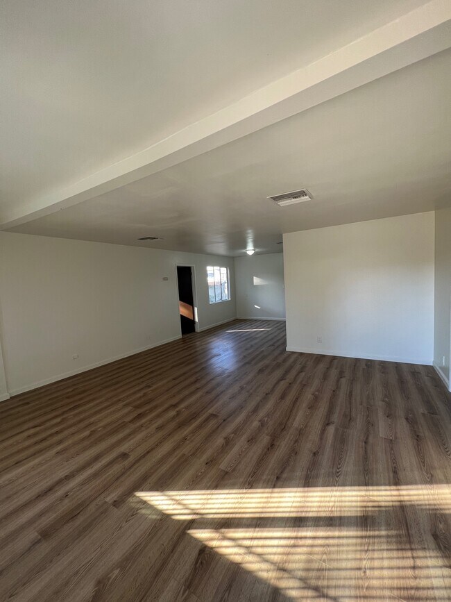 Building Photo - 9527 E Avenue T12