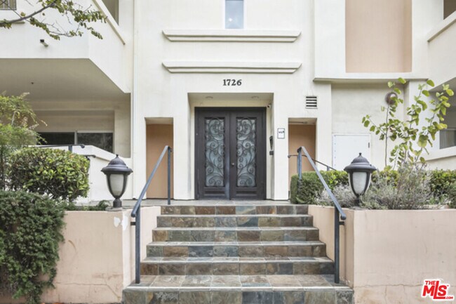Building Photo - 1726 S Bentley Ave