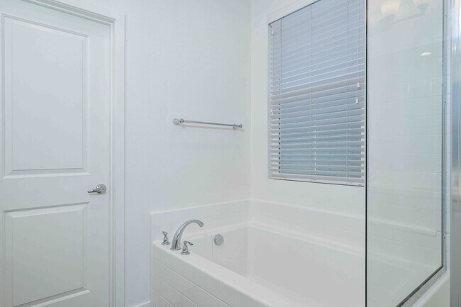 Building Photo - Modern, Move-In Ready Home with Attached 2-Car Garage