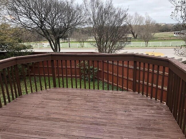 Building Photo - 1800 Briarton Ln N